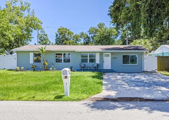 Pinellas Park Cottage