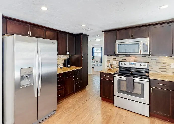 Pinellas Park Cottage
